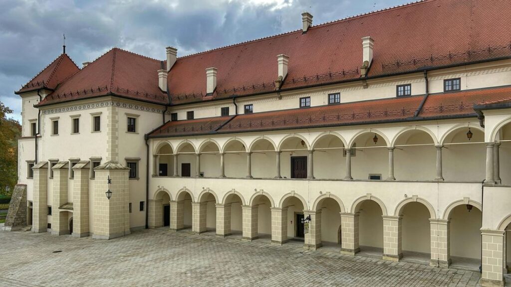 Atrakcje w okolicy Zembrzyc - Sucha Beskidzka - Zamek